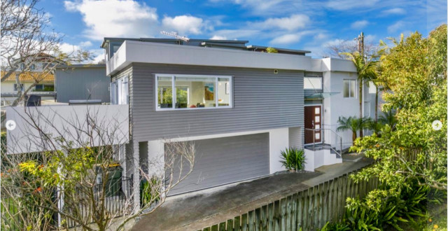 Professional Family modern-house-exterior