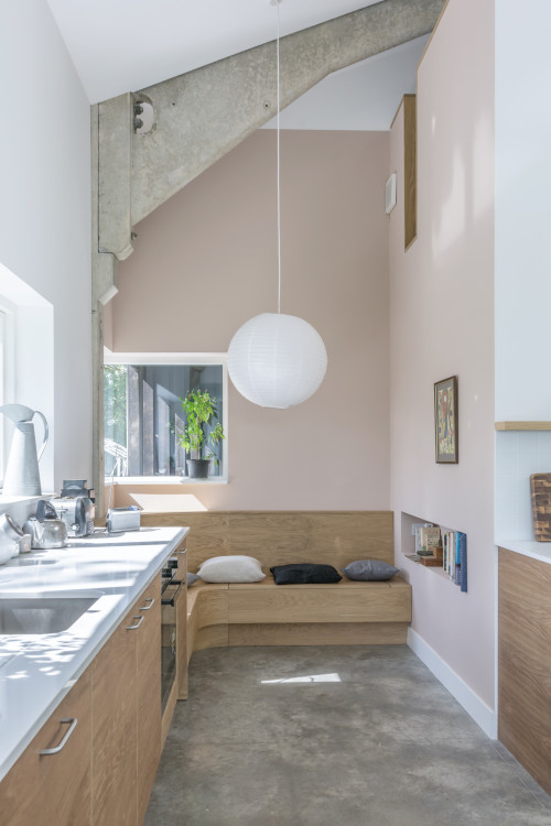 Concrete Chic: Embracing Minimalism in Modern Farmhouse Kitchen Design