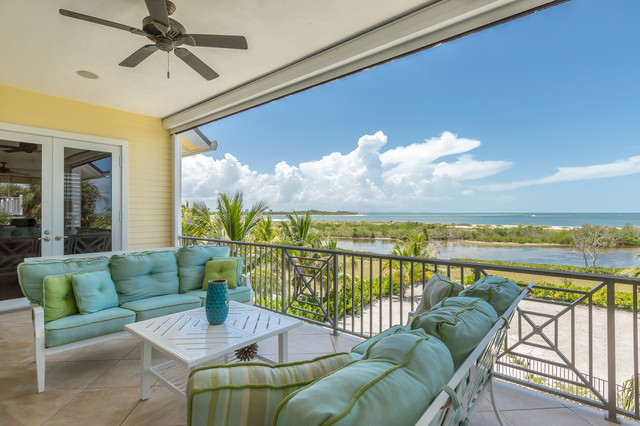 Deck with an Ocean View maritim-terrasse