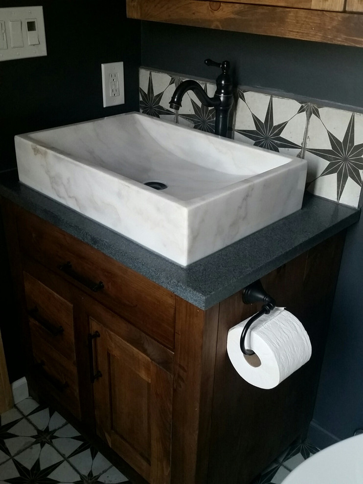 Home design - rustic home design idea in Indianapolis
