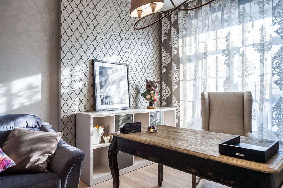 Загородный дом с розовой столовой