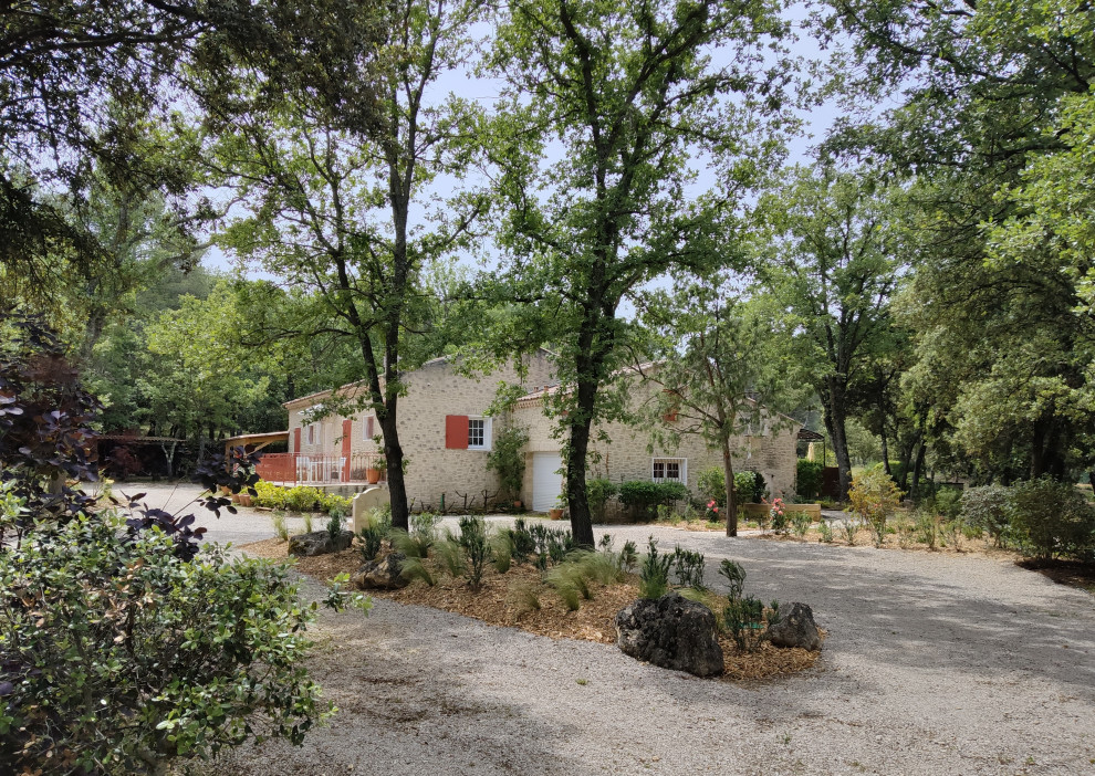 Jardin naturel sous les chênes