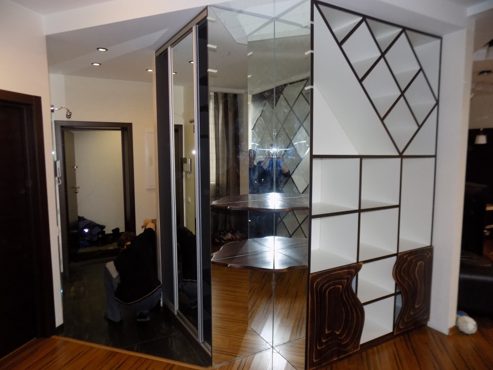 Книжные шкафы с фрезерованными дубовыми фасадами