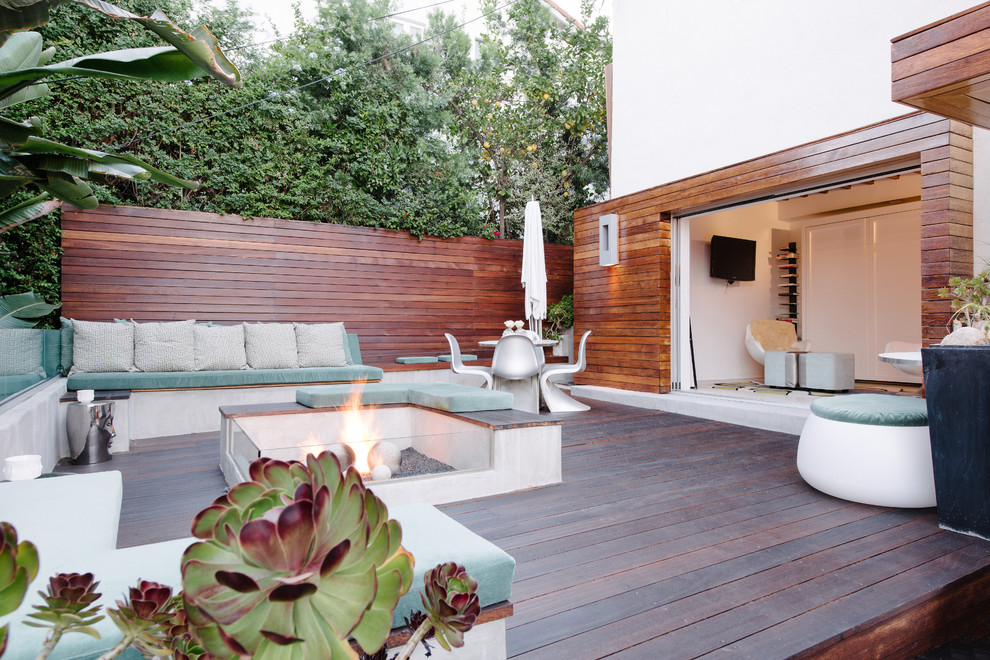 Contemporary deck in Los Angeles with no cover.