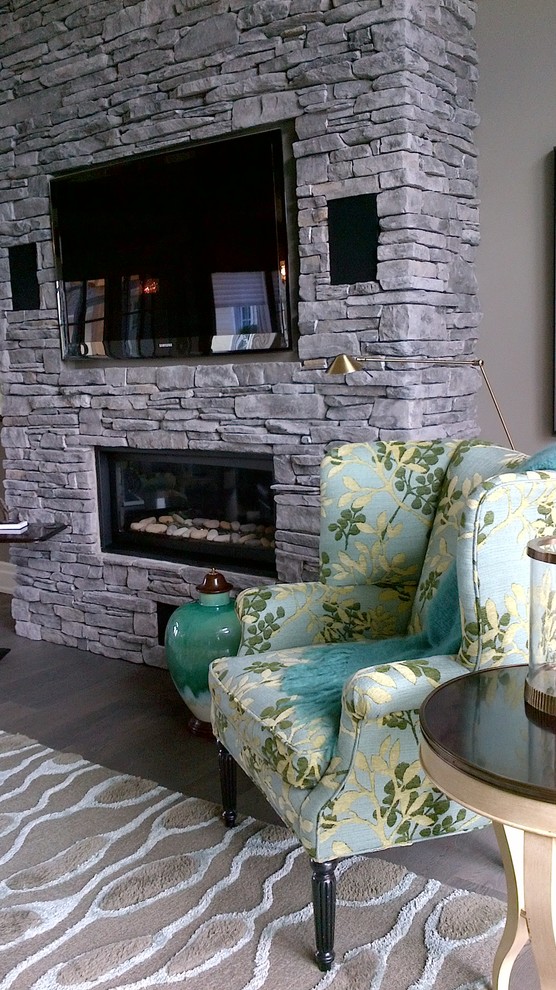 Home design - transitional home design idea in Toronto