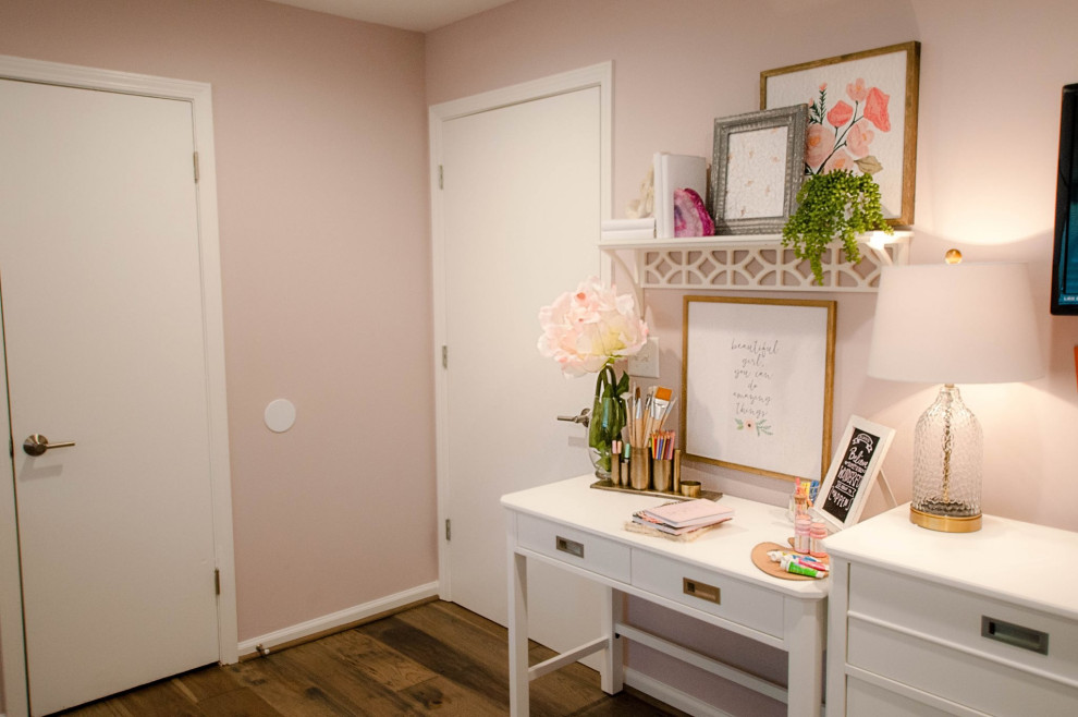 Transitional home design photo in Miami