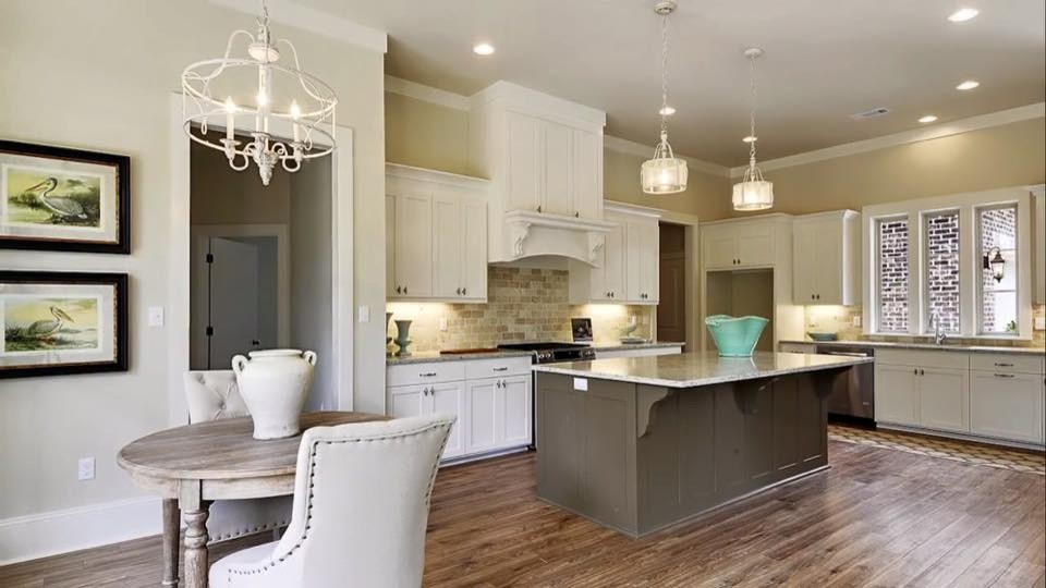 Inspiration for a transitional kitchen remodel in New Orleans