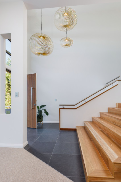 Lyons - Risdon Pl modern-entre