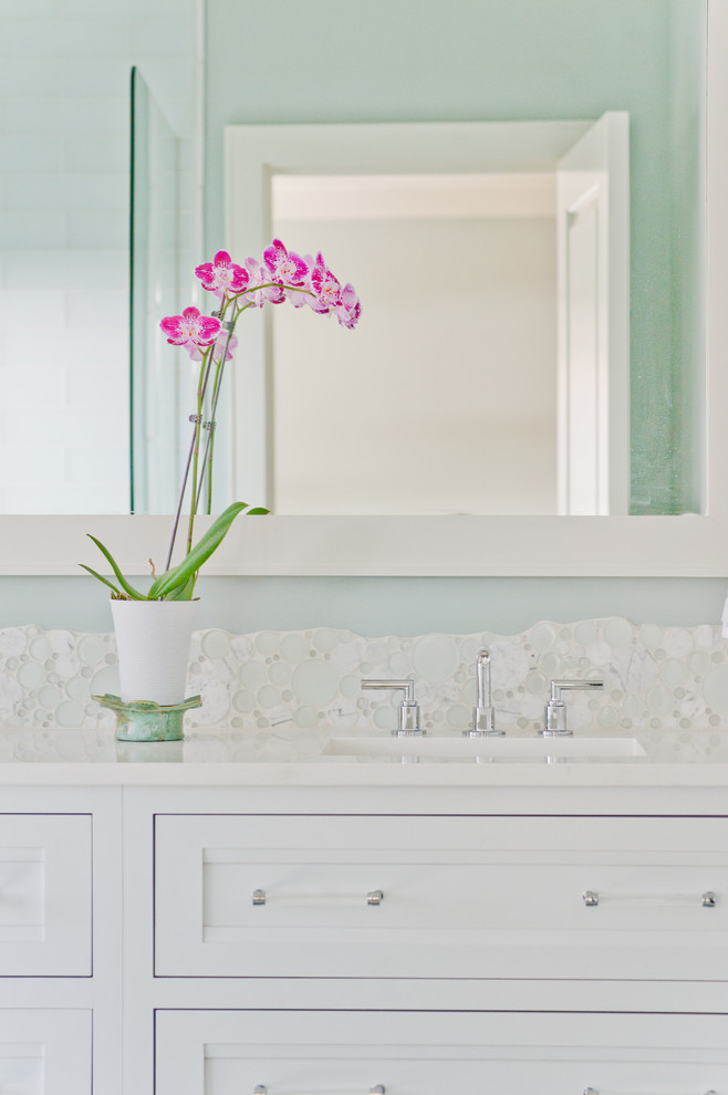 Inspiration for a mid-sized beach style kids bathroom in Jacksonville with beaded inset cabinets, white cabinets, white tile, glass sheet wall, blue walls and marble benchtops.