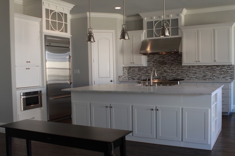 Example of a transitional kitchen design in Dallas