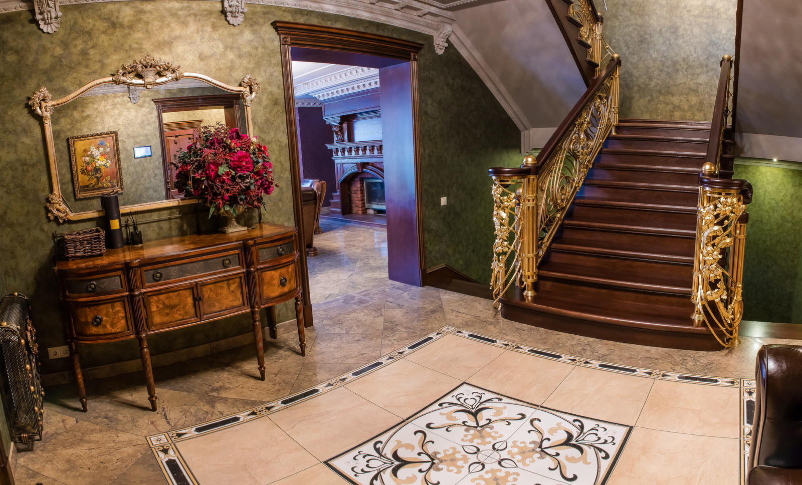 Холл первого этажа