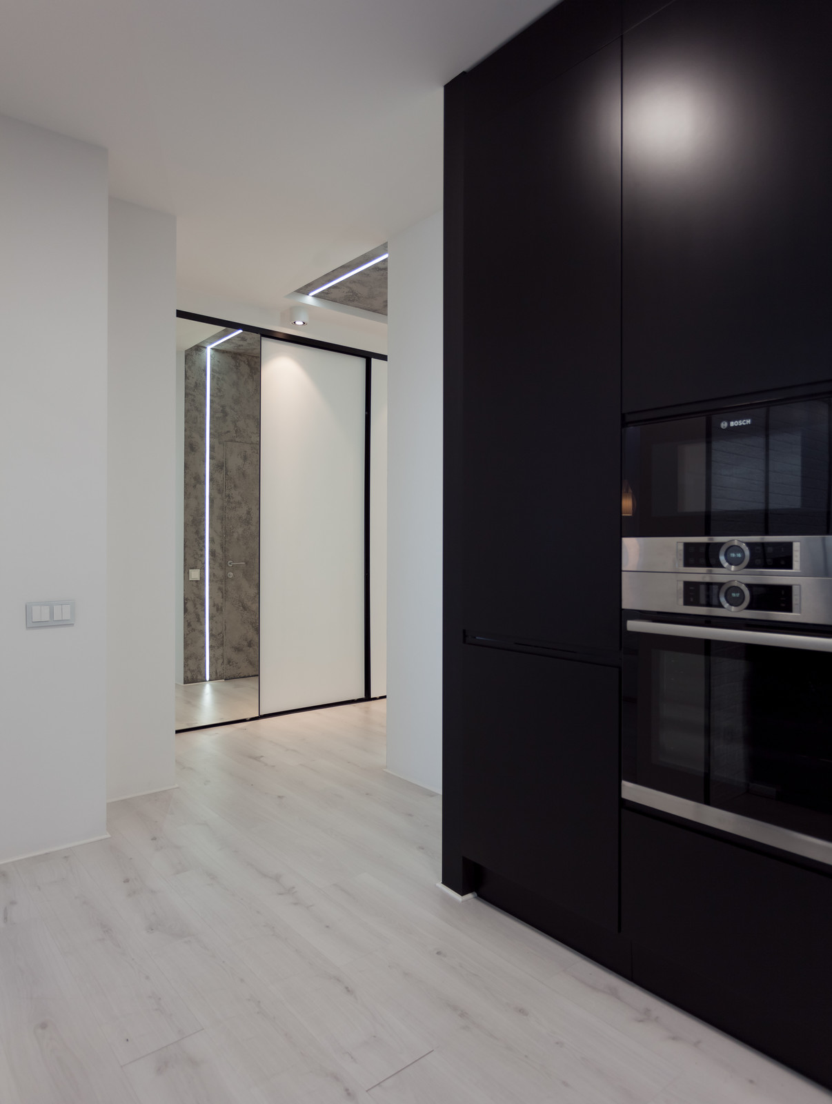 Современная квартира в черно-белых тонах