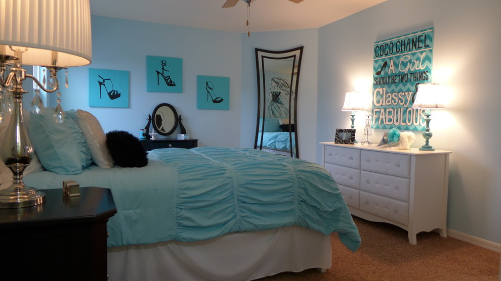 This is an example of an eclectic bedroom in Orlando.