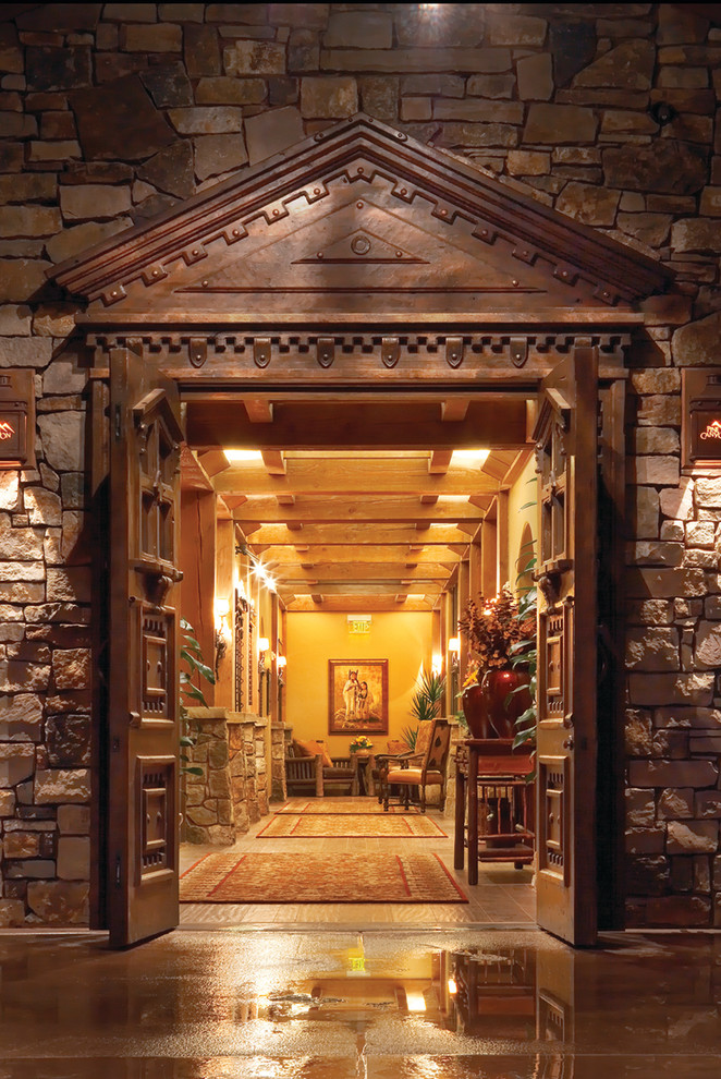 Example of a mountain style entryway design in Phoenix