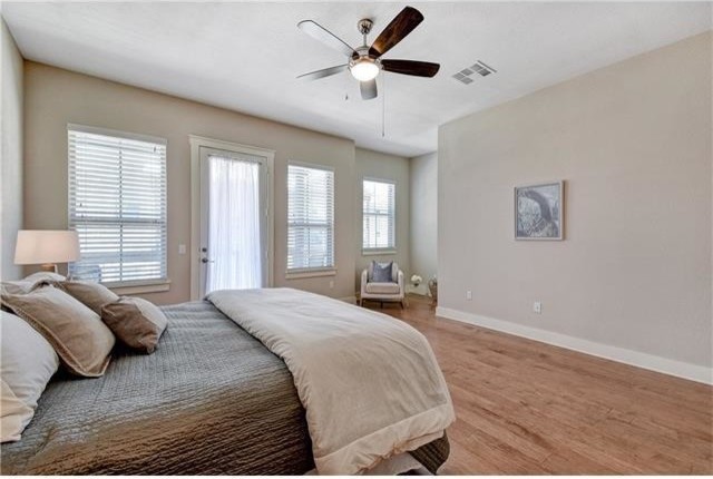 Transitional home design photo in Austin