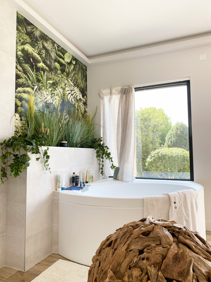 Источник вдохновения для домашнего уюта: ванная комната среднего размера в современном стиле с угловой ванной, душевой кабиной и встроенной тумбой