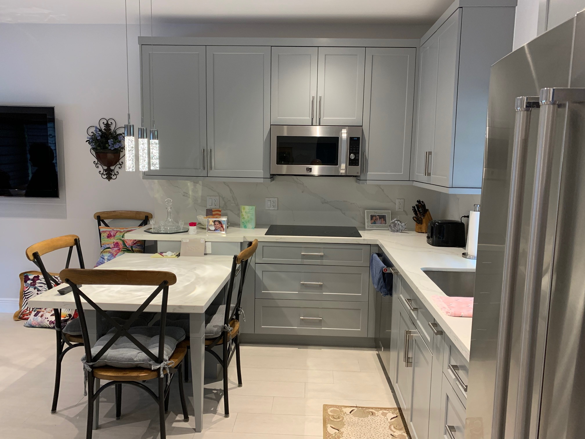 Dining room photo in Miami