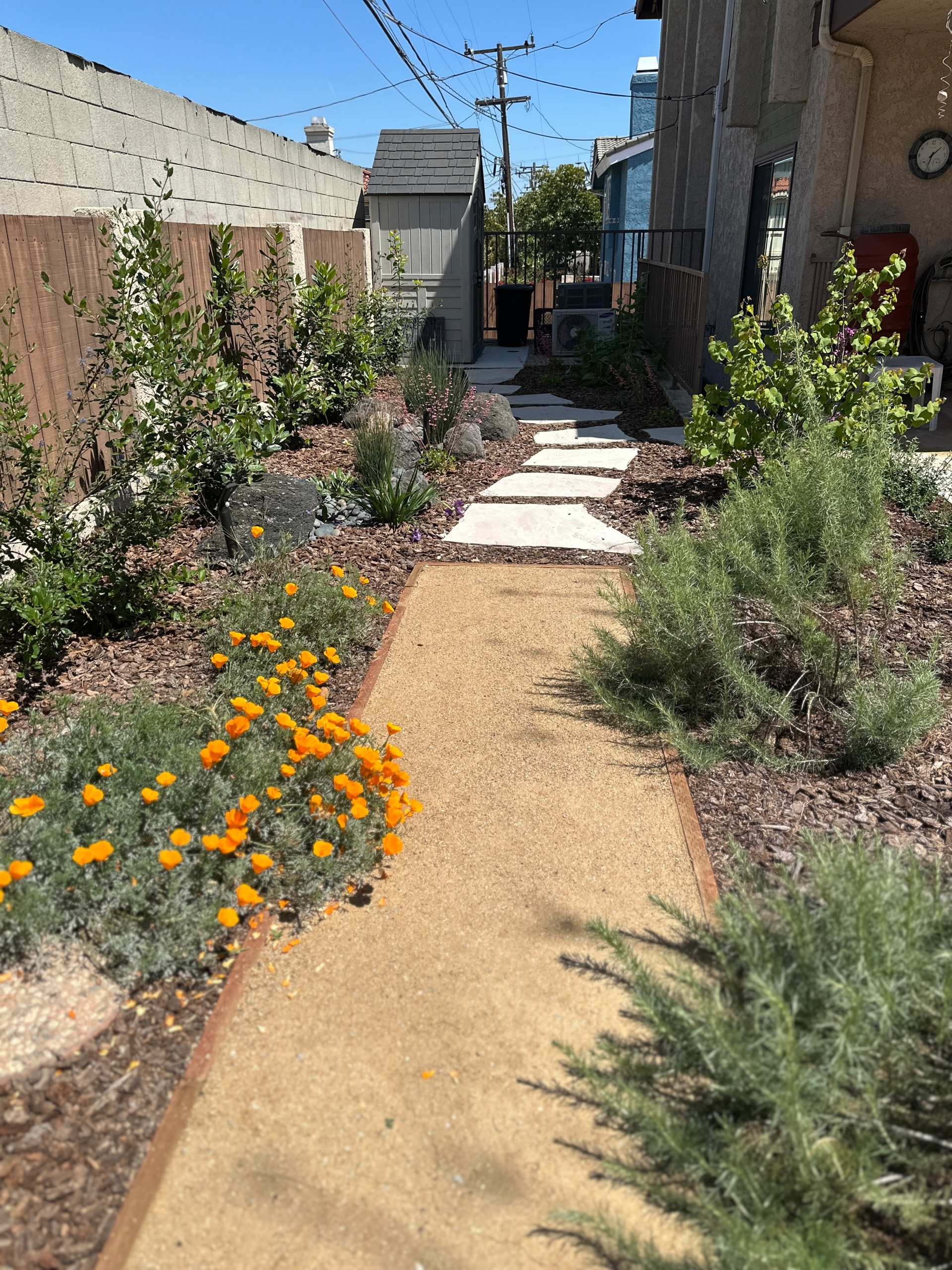 A Condo's Peaceful Front Yard Respite