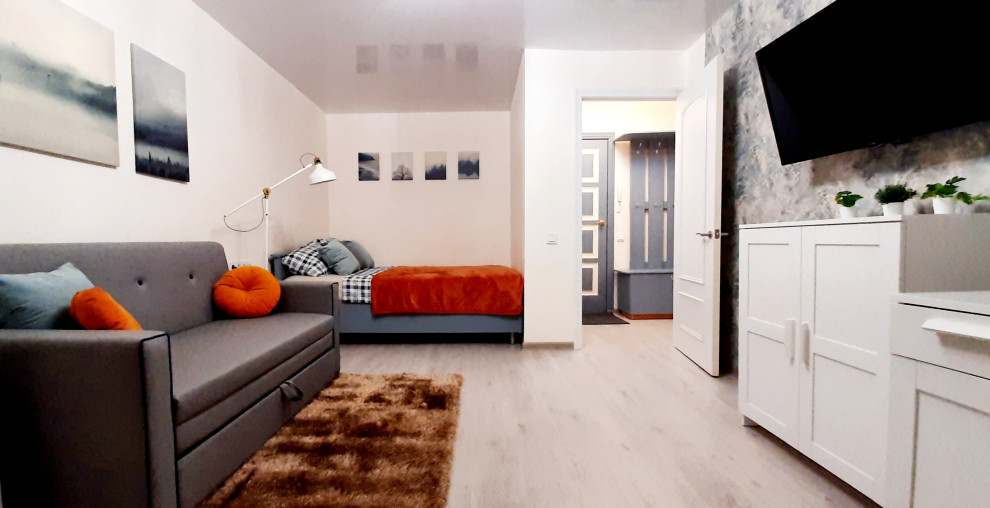 Свежая идея для дизайна: маленькая гостиная комната в современном стиле с обоями на стенах для на участке и в саду - отличное фото интерьера