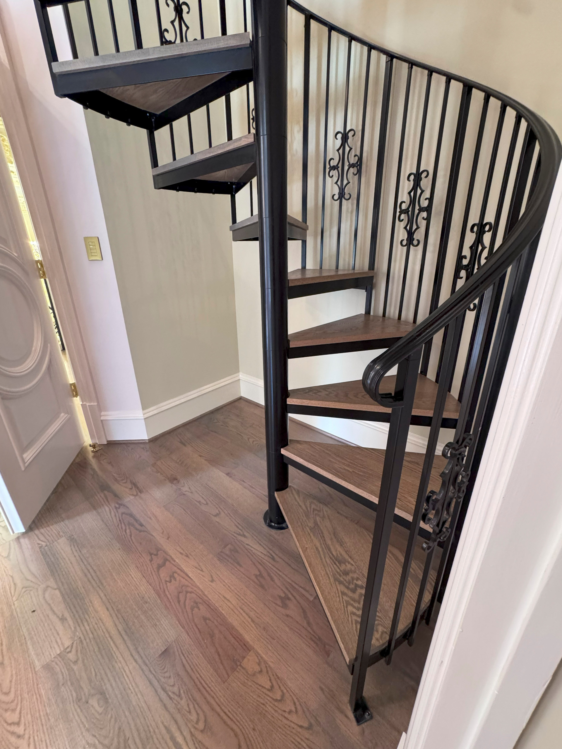 135_Vibrant Staircase with Touch of Historic Grandeur, Great Falls, VA 22066