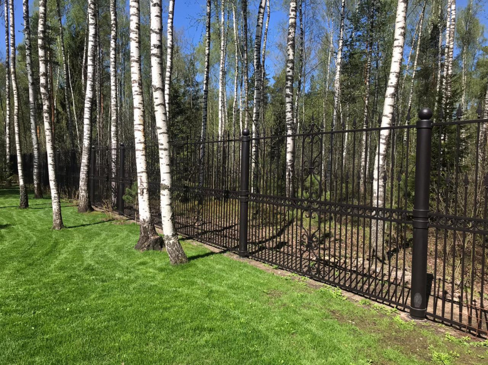 Кованый забор.