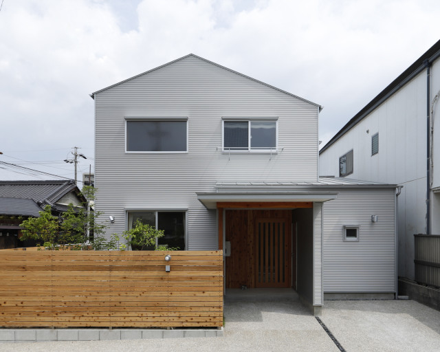 心やすまる家 rustikt-hus-og-facade