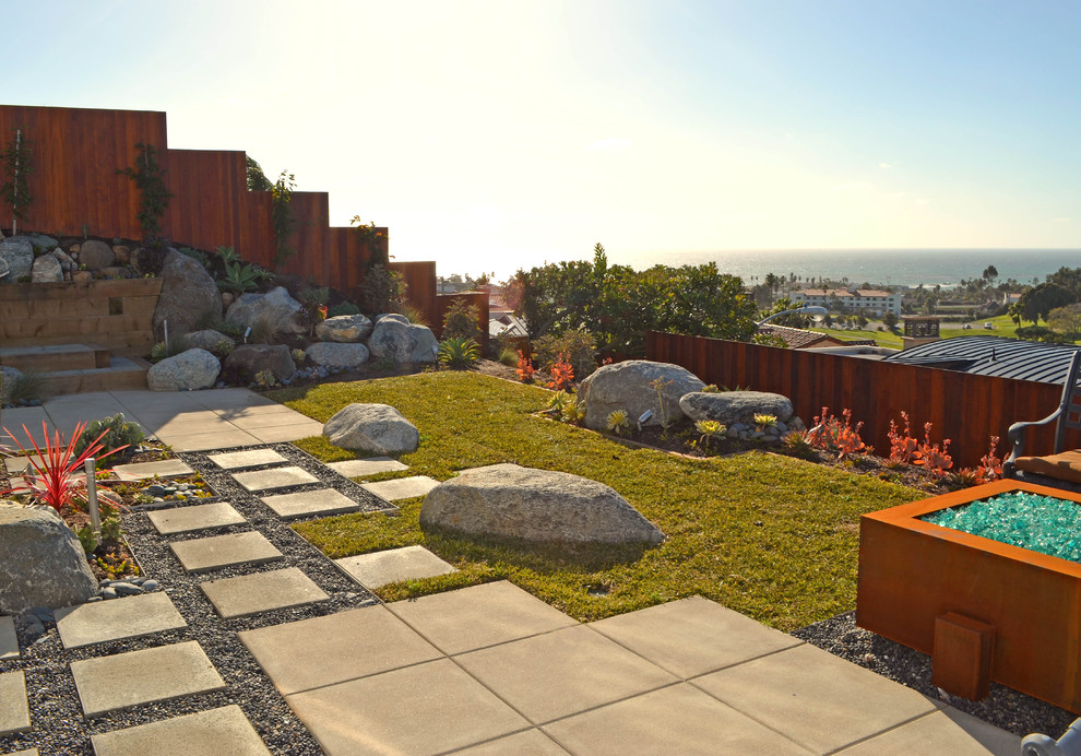 Inspiration for a contemporary garden in Orange County with with rock feature.