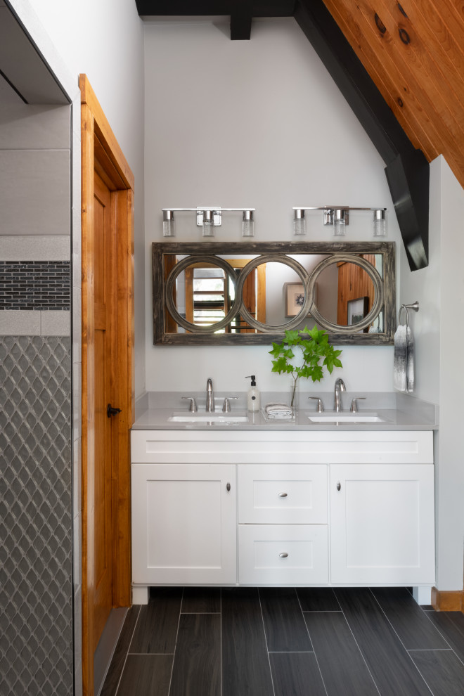 Mid-century modern bathroom