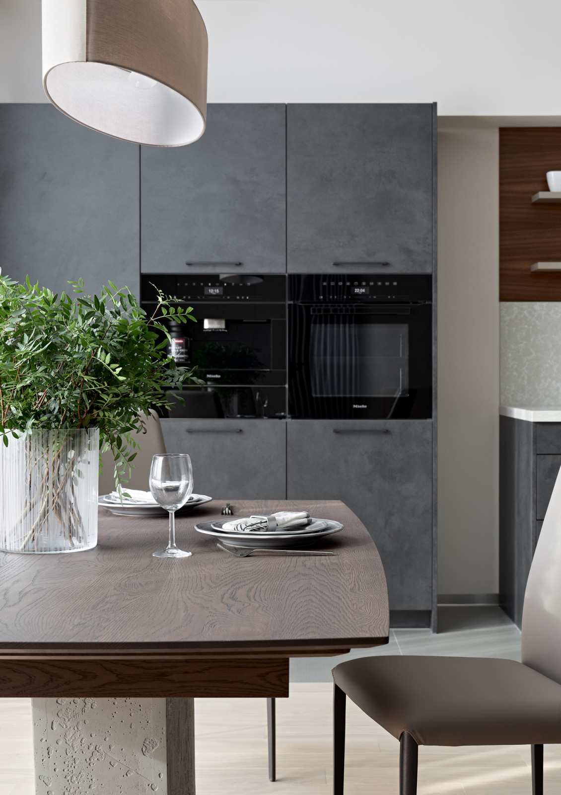 кухня в объединенном пространстве кухни-гостиной.