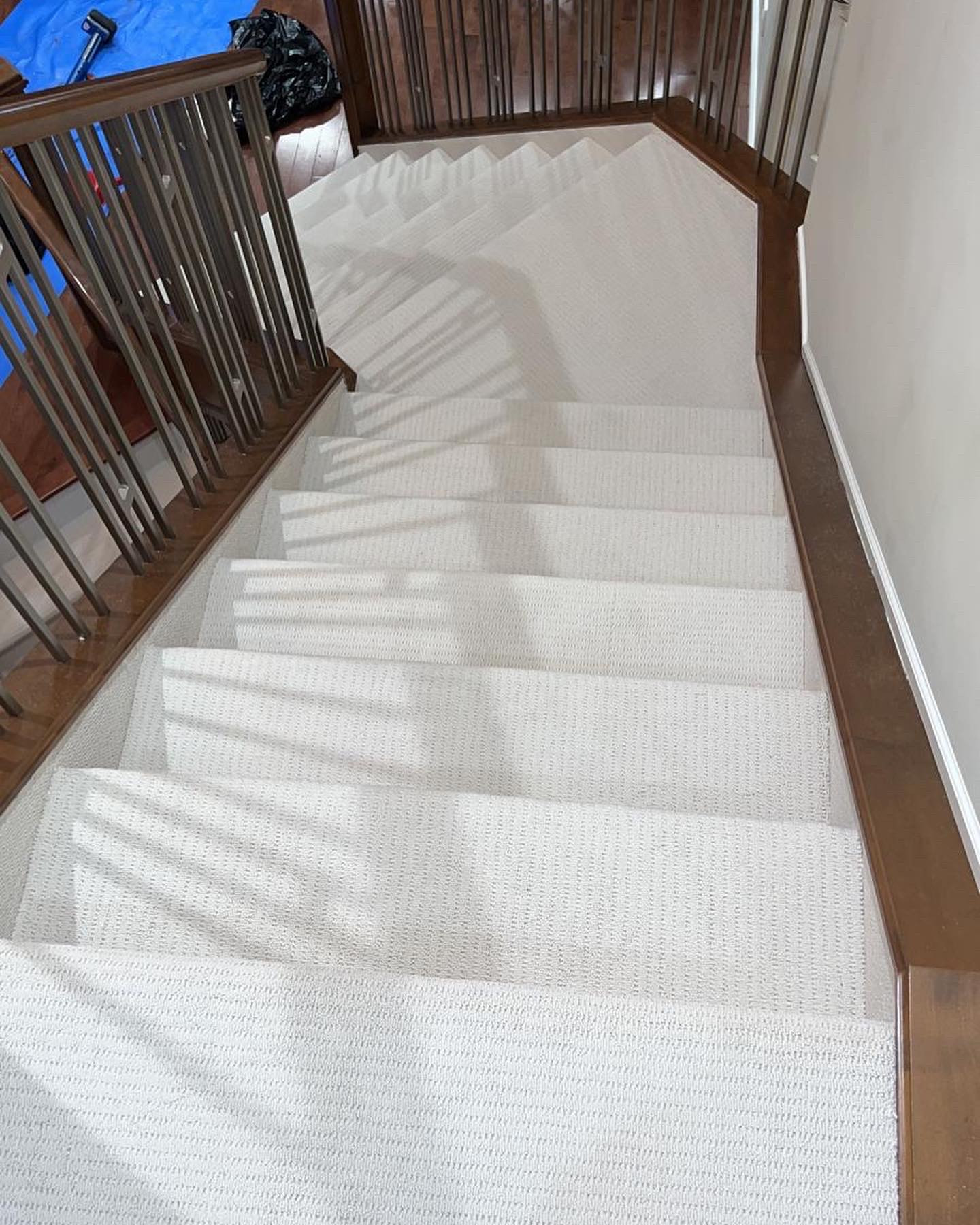 Wrap Around Open Stairs White Carpet