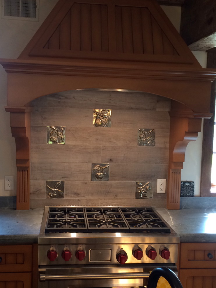 Inspiration for a rustic home design remodel in Milwaukee