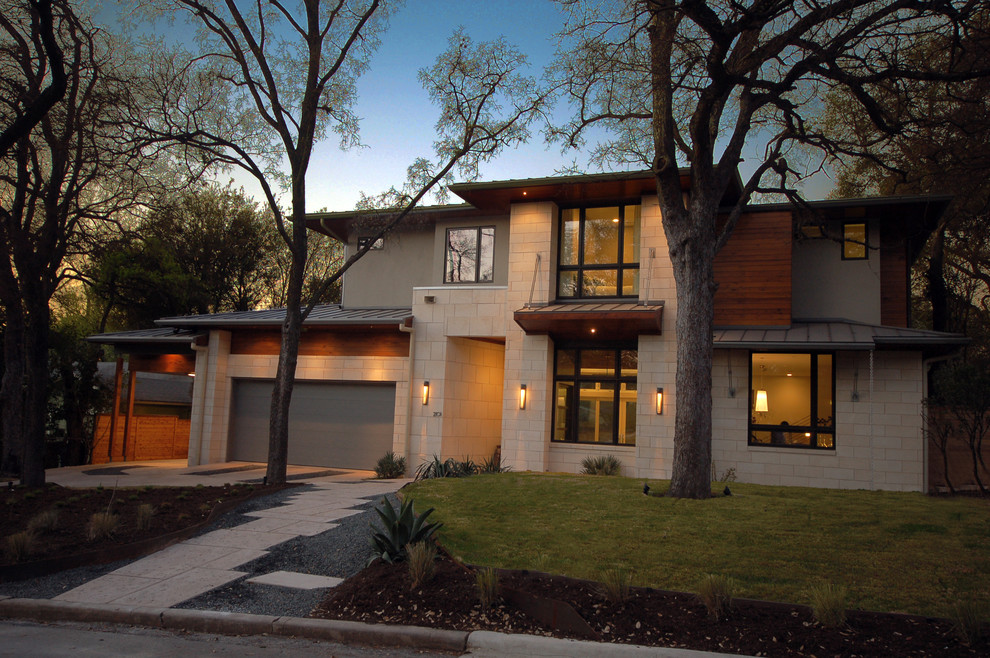 Photo of a contemporary exterior in Austin with wood siding.
