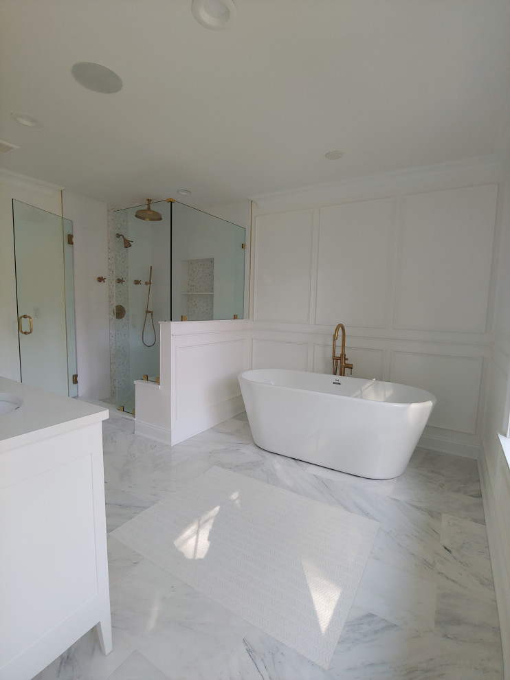 Small arts and crafts master bathroom in Other with shaker cabinets, white cabinets, an undermount tub, an open shower, a two-piece toilet, black and white tile, porcelain tile, white walls, mosaic tile floors, marble benchtops, grey floor, a hinged shower door and white benchtops.