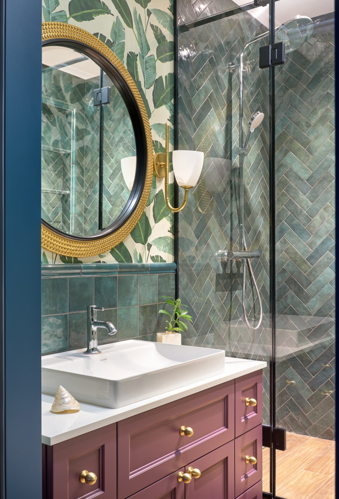 На фото: ванная комната в современном стиле с зеленой плиткой, разноцветными стенами, душевой кабиной, настольной раковиной, белой столешницей и тумбой под одну раковину с