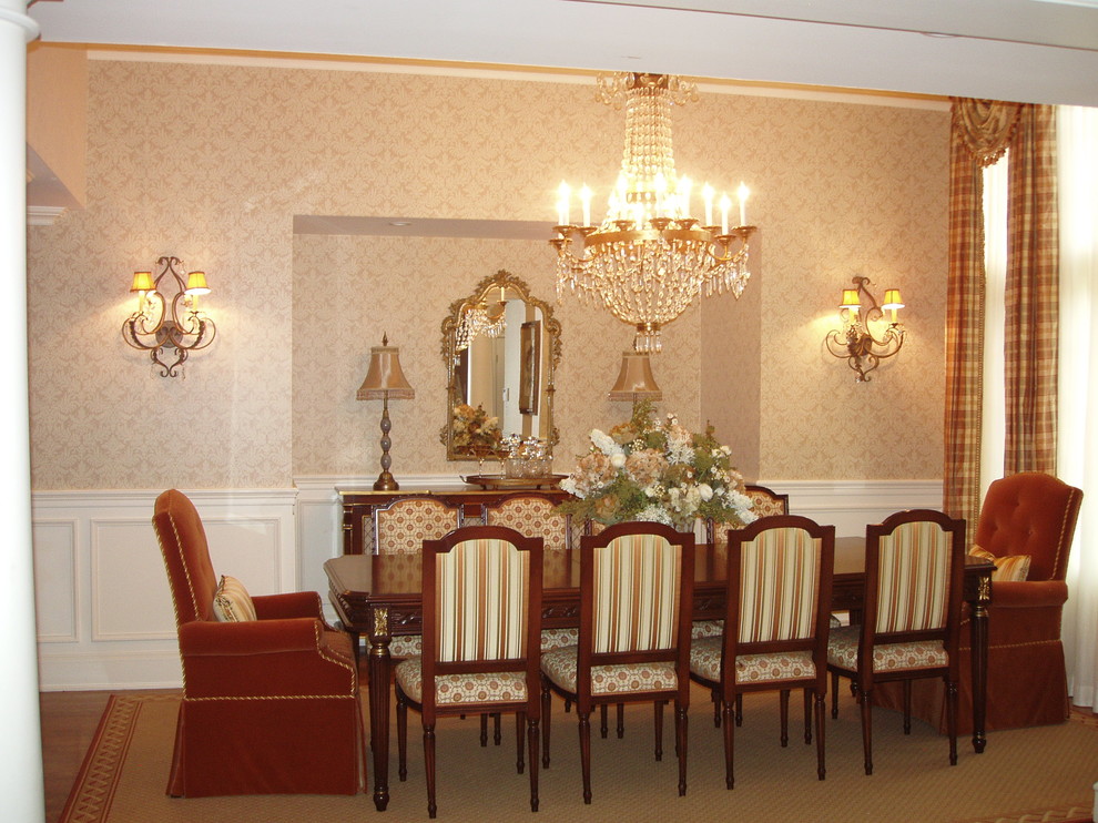 East Hills English style dining room