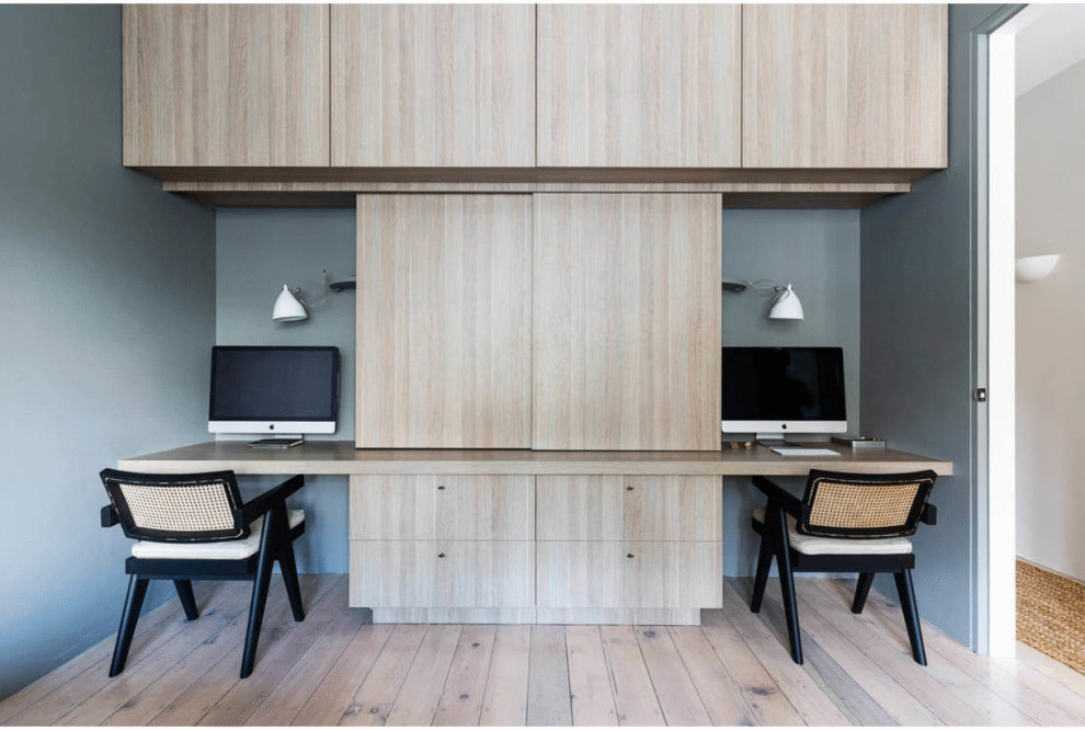 Inspiration for a modern home office in Sydney.