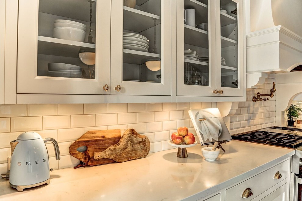 Inspiration for a transitional kitchen remodel in Toronto