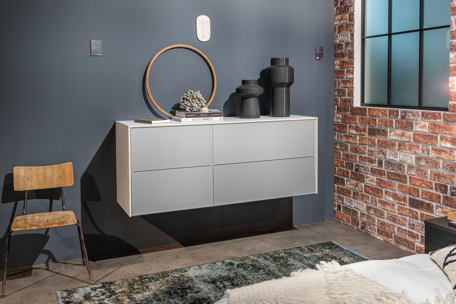 Серый комод raumplus с выставки IMM Cologne 2020