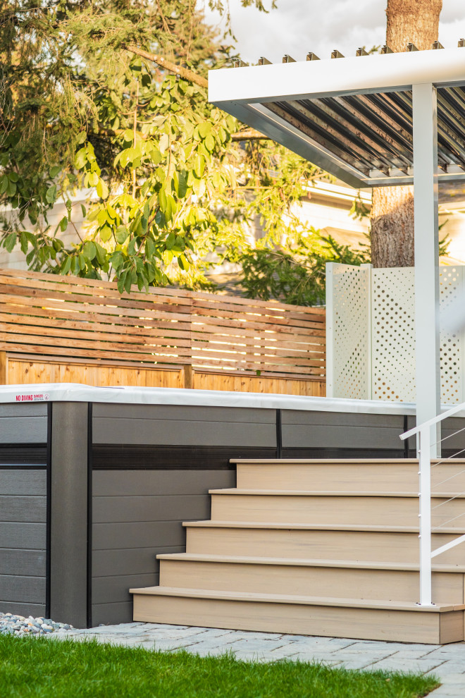 Example of a transitional deck design in Vancouver