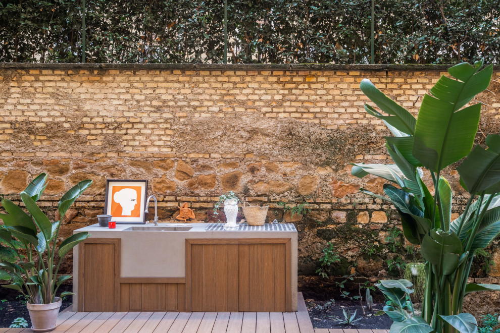 Idee per un grande giardino minimal esposto in pieno sole davanti casa con pedane e recinzione in pietra
