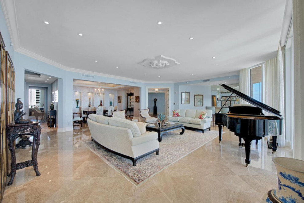 Transitional home design photo in Miami