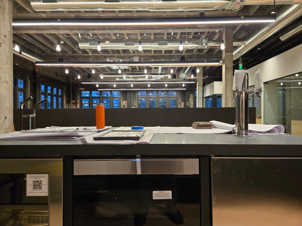 4th and Union Men's Warehouse building