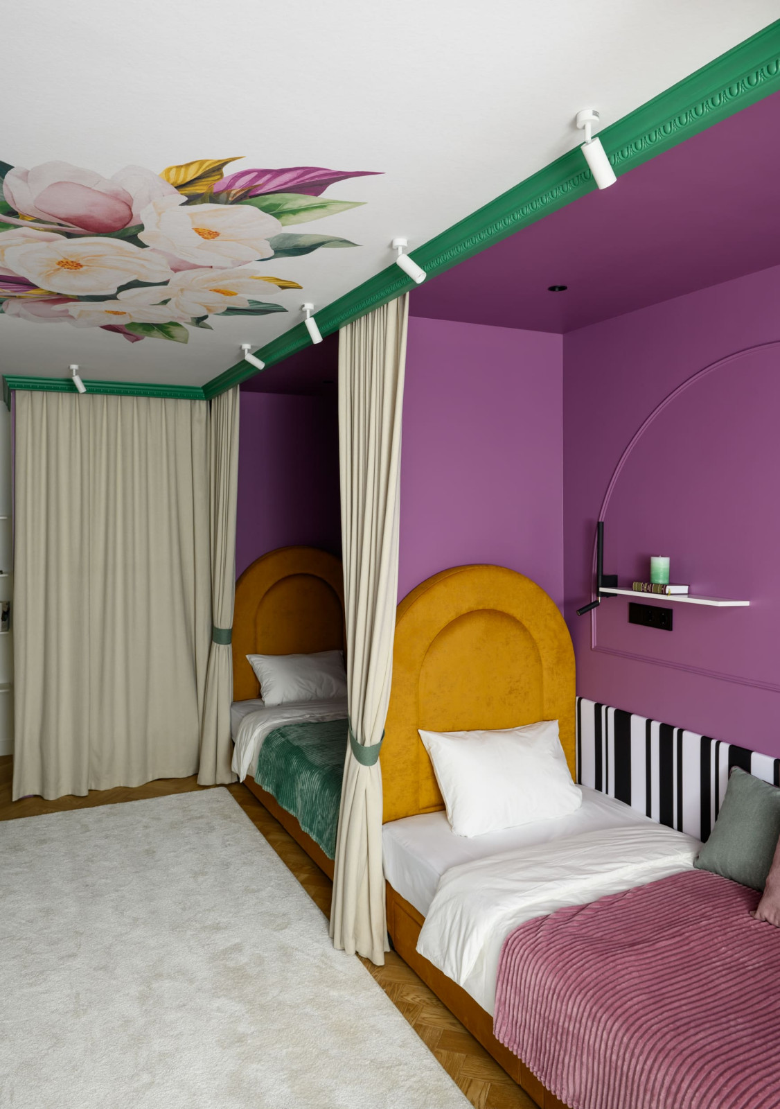 Квартирный вопрос - цветущая магнолия