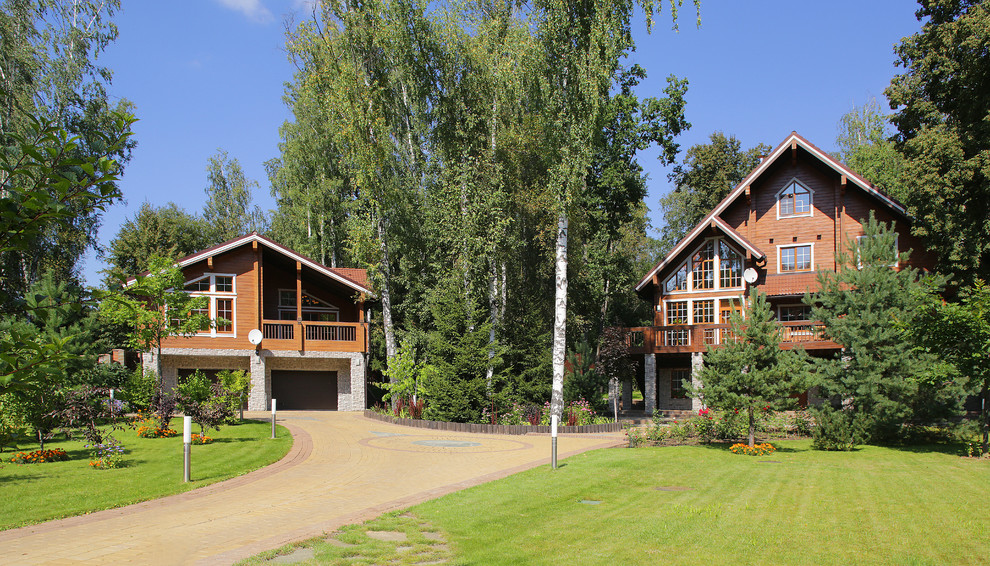 Дом из клееного бруса с цокольным этажом и американской террасой