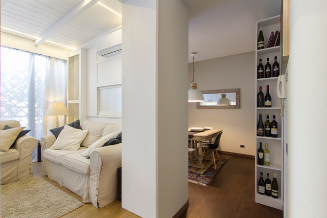 Modern country a Milano shabby-chic-style-wohnbereich