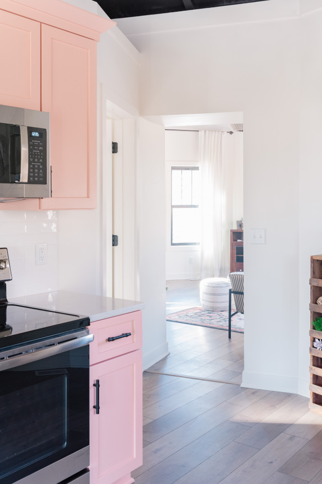 Transitional kitchen photo in Omaha