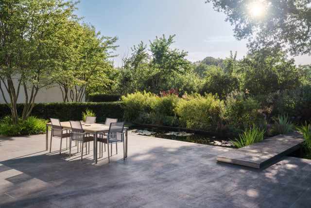 One - Off Modernist house contemporary-courtyard