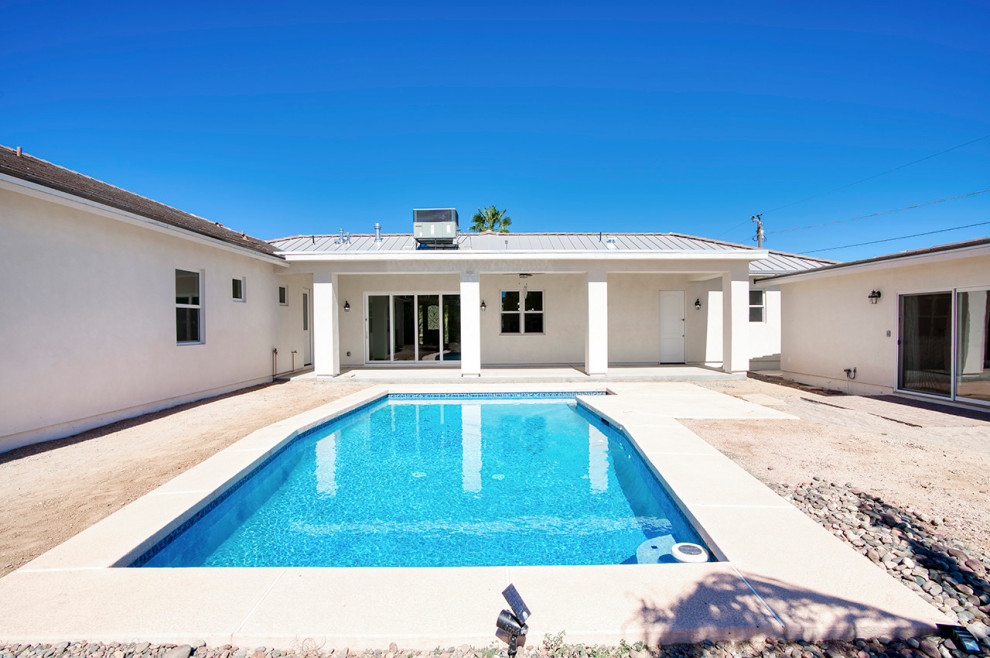 Inspiration for a transitional pool remodel in Phoenix