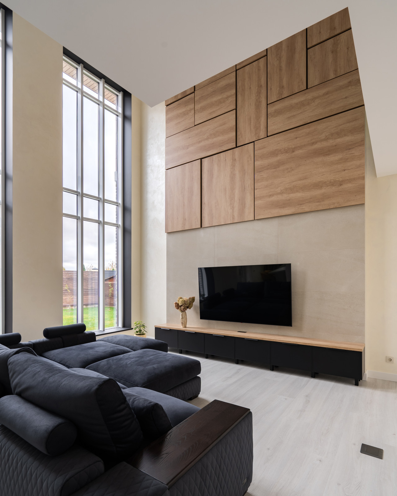 Настенные панели в доме со вторым светом