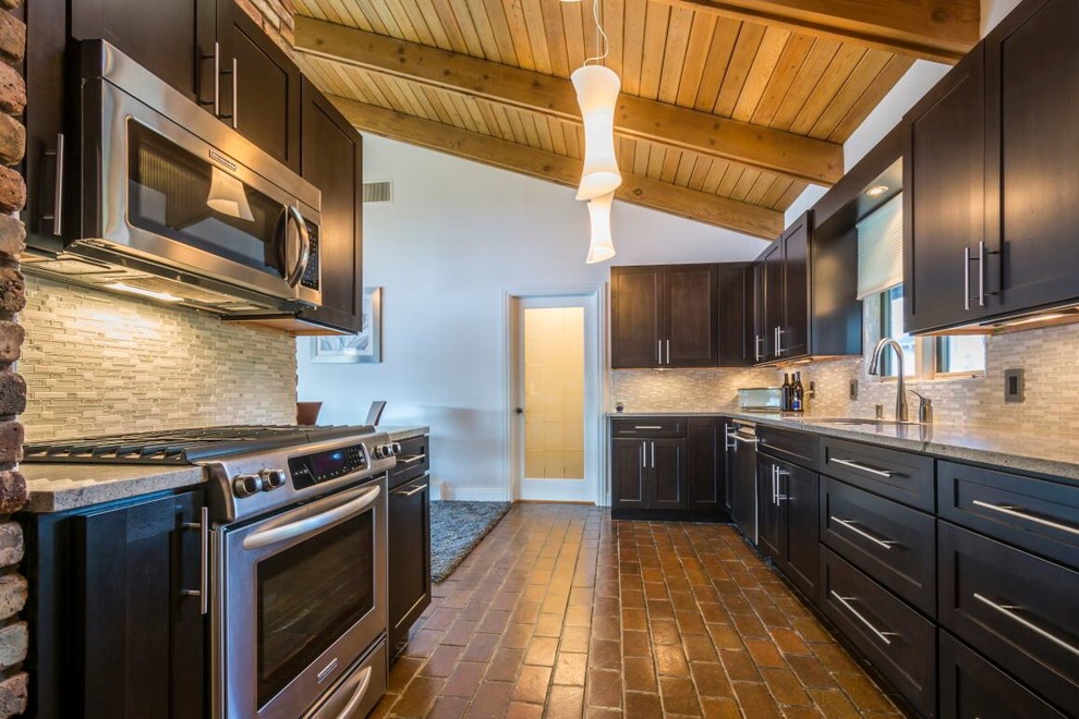 Kitchen - transitional kitchen idea